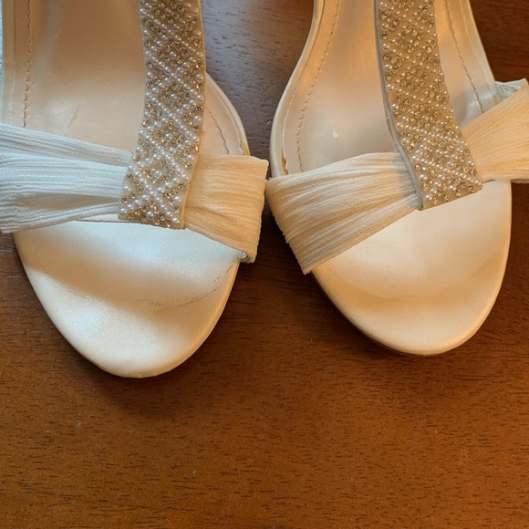 David’s Bridal Women’s size 9 Wedding Shoes White - Picture 4 of 4